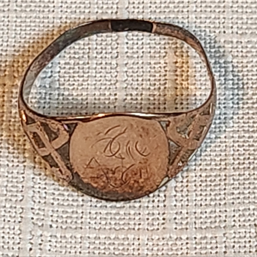 Antique Signet Ring - Picture 2 of 4